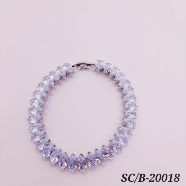 Pulsera de Cubics con Broche / B20018