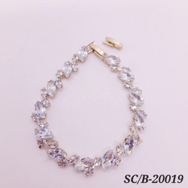 Pulsera de Cubics con Broche / B20019