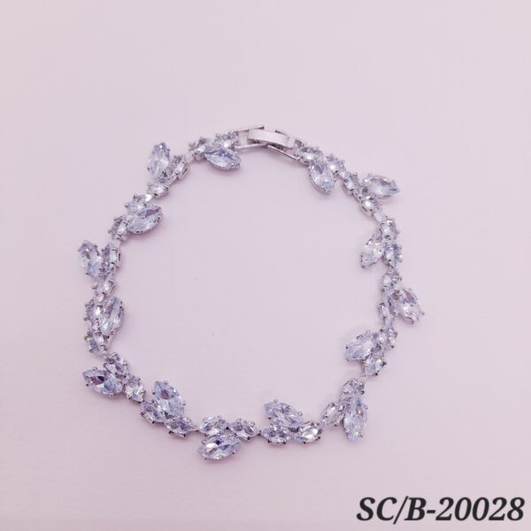 Pulsera de Cubics con Broche / B20028